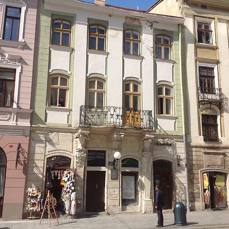 Apartments On Plocsha Rynok 40 Lviv Dış mekan fotoğraf